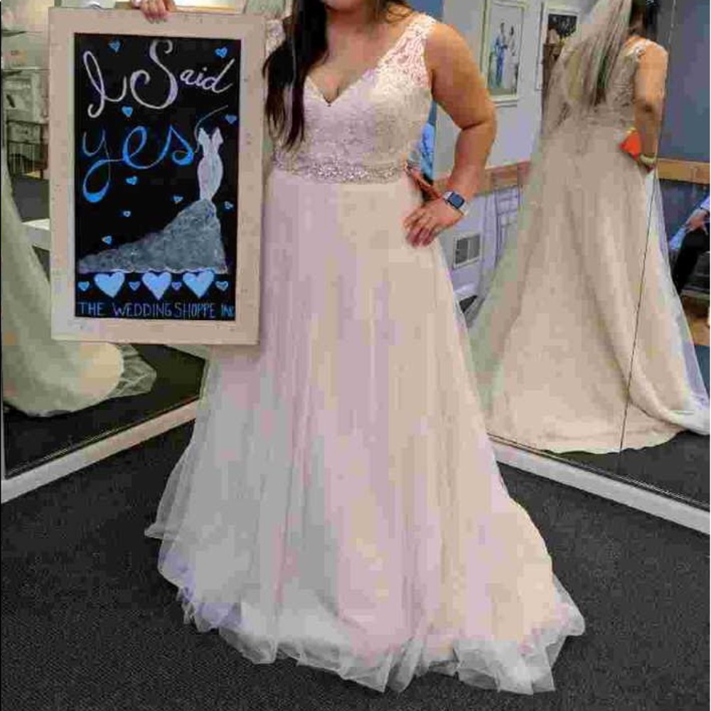 Ivory Wedding Dress - The Wedding Shoppe boutique